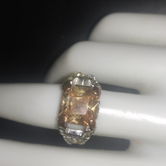 Costume Ring - Picture 1 of 3